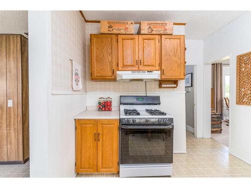 2129 Spiller Road Se, Calgary, AB - Indoor Photo Showing Kitchen
