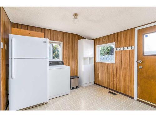 2129 Spiller Road Se, Calgary, AB - Indoor Photo Showing Kitchen