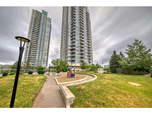 306-77 Spruce Place Sw, Calgary, AB - Outdoor