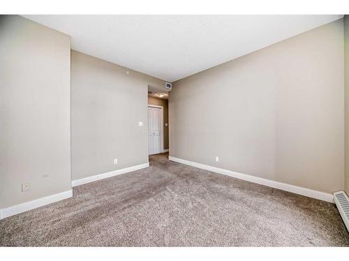 306-77 Spruce Place Sw, Calgary, AB - Indoor Photo Showing Other Room