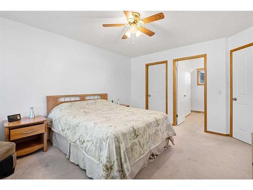 105 Somerset Close Sw, Calgary, AB - Indoor Photo Showing Bedroom