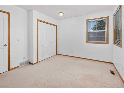 105 Somerset Close Sw, Calgary, AB - Indoor Photo Showing Other Room
