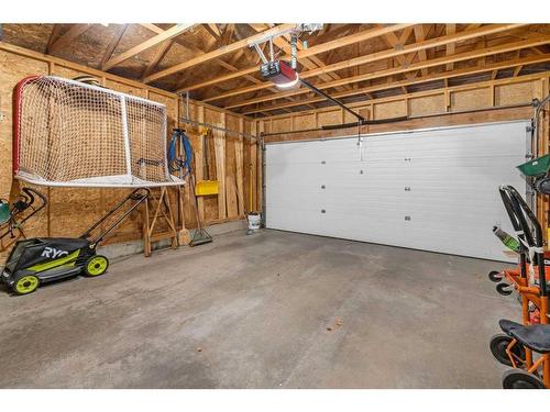 105 Somerset Close Sw, Calgary, AB - Indoor Photo Showing Garage