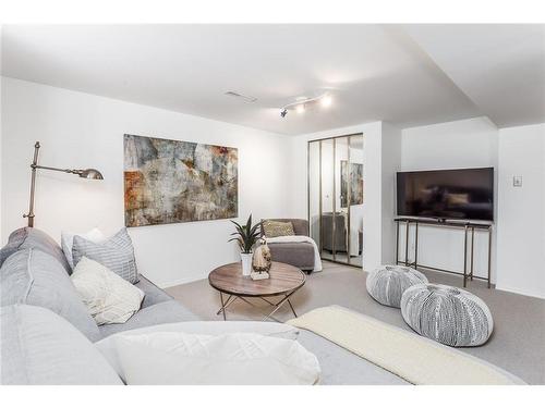 443 31 Avenue Nw, Calgary, AB - Indoor Photo Showing Living Room