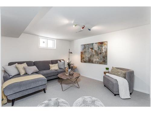 443 31 Avenue Nw, Calgary, AB - Indoor Photo Showing Living Room