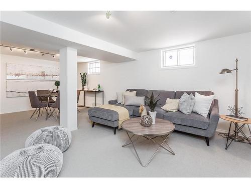 443 31 Avenue Nw, Calgary, AB - Indoor Photo Showing Living Room