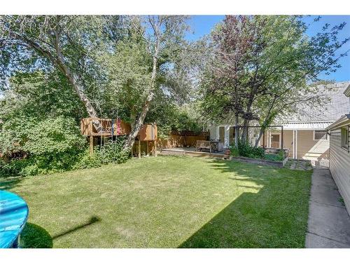 443 31 Avenue Nw, Calgary, AB - Outdoor With Backyard