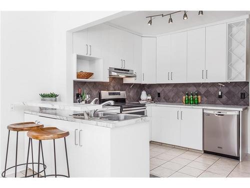 443 31 Avenue Nw, Calgary, AB - Indoor Photo Showing Kitchen With Double Sink