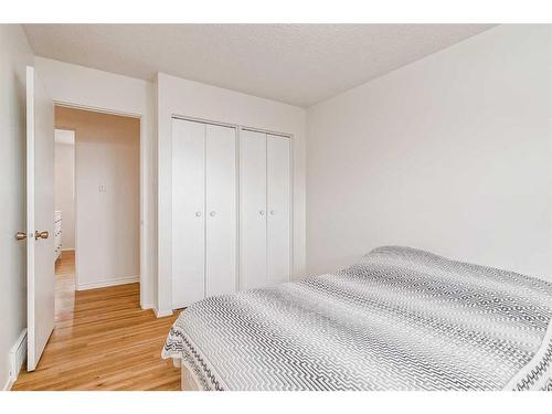 10712 Maplecrest Road Se, Calgary, AB - Indoor Photo Showing Bedroom