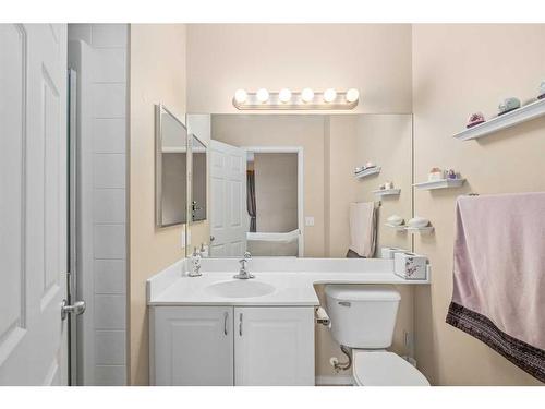 9-35 Springborough Boulevard Sw, Calgary, AB - Indoor Photo Showing Bathroom