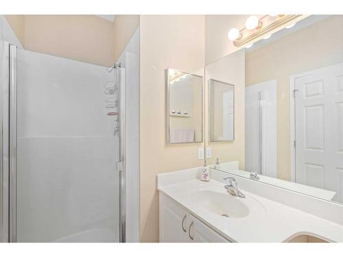 9-35 Springborough Boulevard Sw, Calgary, AB - Indoor Photo Showing Bathroom
