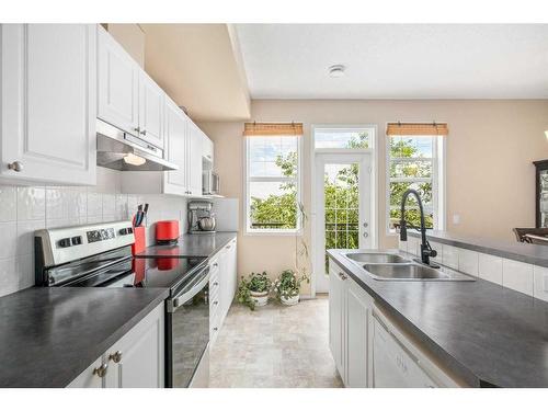 9-35 Springborough Boulevard Sw, Calgary, AB - Indoor Photo Showing Kitchen With Double Sink