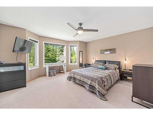 77 Hamptons Link Nw, Calgary, AB - Indoor Photo Showing Bedroom