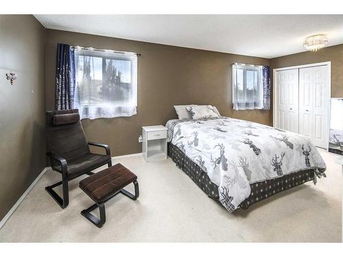 362 Copperfield Grove Se, Calgary, AB - Indoor Photo Showing Bedroom