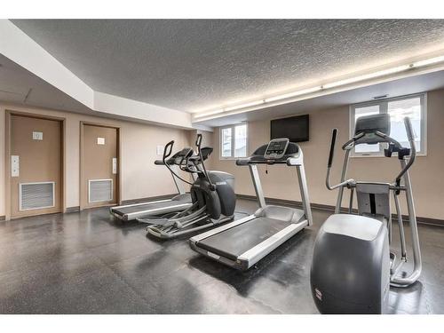 1605-738 3 Avenue Sw, Calgary, AB - Indoor Photo Showing Gym Room