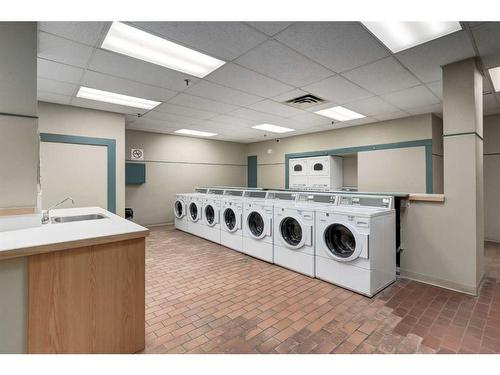1605-738 3 Avenue Sw, Calgary, AB - Indoor Photo Showing Laundry Room