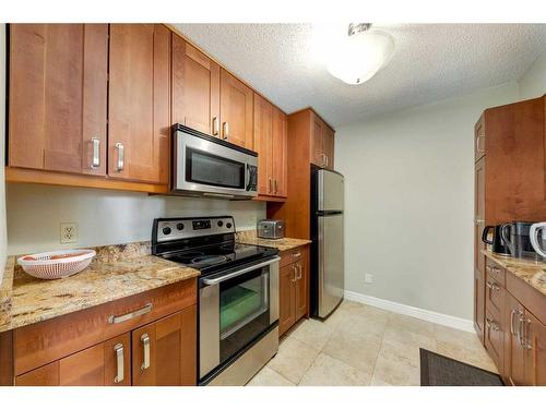 1605-738 3 Avenue Sw, Calgary, AB - Indoor Photo Showing Kitchen With Stainless Steel Kitchen