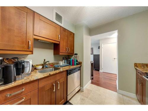 1605-738 3 Avenue Sw, Calgary, AB - Indoor Photo Showing Kitchen