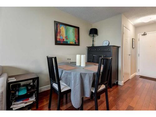 1605-738 3 Avenue Sw, Calgary, AB - Indoor Photo Showing Dining Room