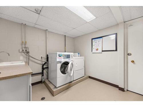 13-1717 Westmount Road Nw, Calgary, AB - Indoor Photo Showing Laundry Room