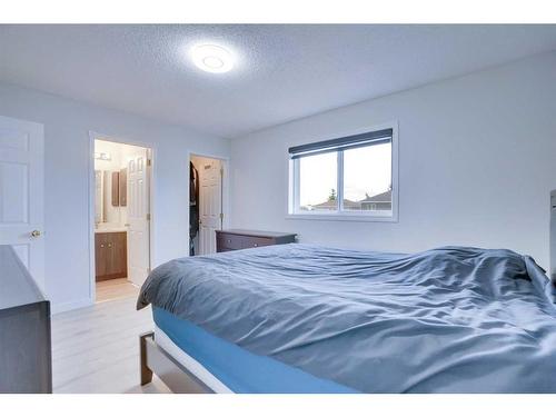 129 Coral Springs Mews Ne, Calgary, AB - Indoor Photo Showing Bedroom