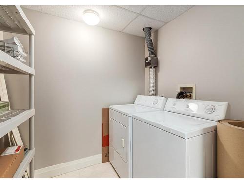 8102-400 Eau Claire Avenue Sw, Calgary, AB - Indoor Photo Showing Laundry Room