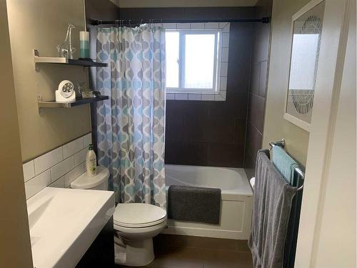 2323 53 Avenue Sw, Calgary, AB - Indoor Photo Showing Bathroom