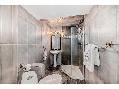 87 Woodglen Circle Sw, Calgary, AB - Indoor Photo Showing Bathroom