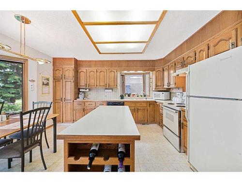 1252 Deer River Circle Se, Calgary, AB - Indoor Photo Showing Kitchen With Double Sink