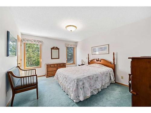 1252 Deer River Circle Se, Calgary, AB - Indoor Photo Showing Bedroom