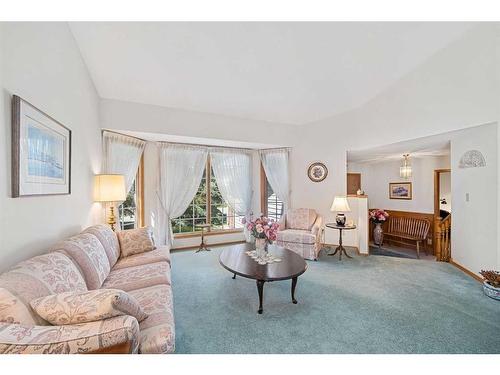 1252 Deer River Circle Se, Calgary, AB - Indoor Photo Showing Living Room