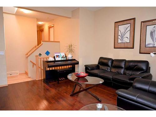 90 Cougarstone Close Sw, Calgary, AB - Indoor Photo Showing Living Room