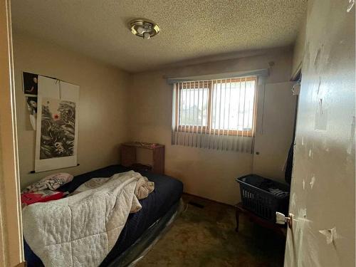 1304 Pennsburg Road Se, Calgary, AB - Indoor Photo Showing Other Room