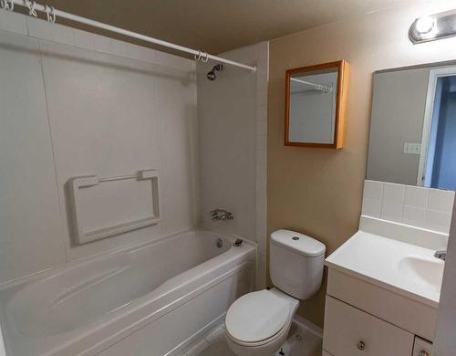 133-11620 Elbow Drive Sw, Calgary, AB - Indoor Photo Showing Bathroom