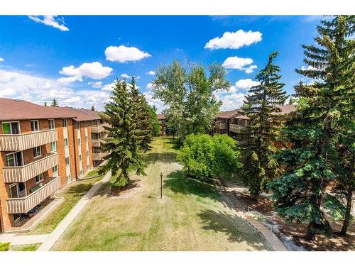 133-11620 Elbow Drive Sw, Calgary, AB - Outdoor