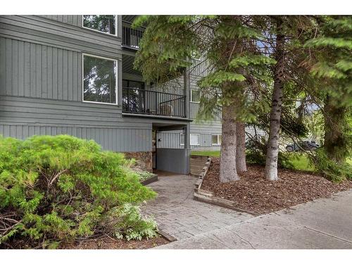 8-3422 Parkdale Boulevard Nw, Calgary, AB - Outdoor