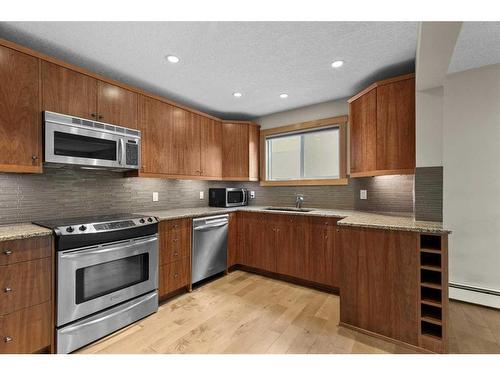 8-3422 Parkdale Boulevard Nw, Calgary, AB - Indoor Photo Showing Kitchen With Stainless Steel Kitchen
