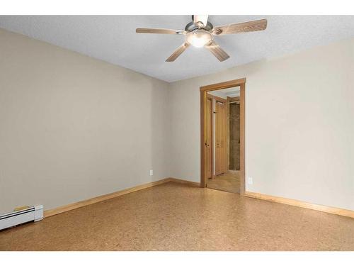 8-3422 Parkdale Boulevard Nw, Calgary, AB - Indoor Photo Showing Other Room