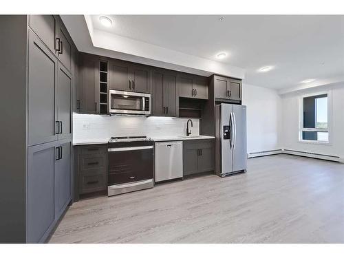 426-3932 University Avenue Nw, Calgary, AB - Indoor Photo Showing Kitchen With Stainless Steel Kitchen With Upgraded Kitchen