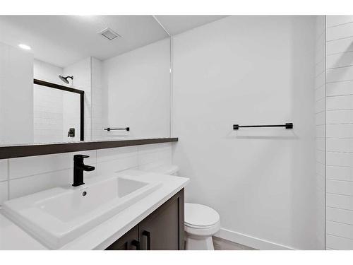426-3932 University Avenue Nw, Calgary, AB - Indoor Photo Showing Bathroom