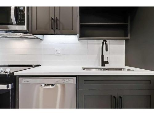 426-3932 University Avenue Nw, Calgary, AB - Indoor Photo Showing Kitchen With Double Sink With Upgraded Kitchen