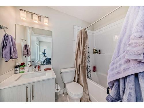 122 Homestead Boulevard Ne, Calgary, AB - Indoor Photo Showing Bathroom