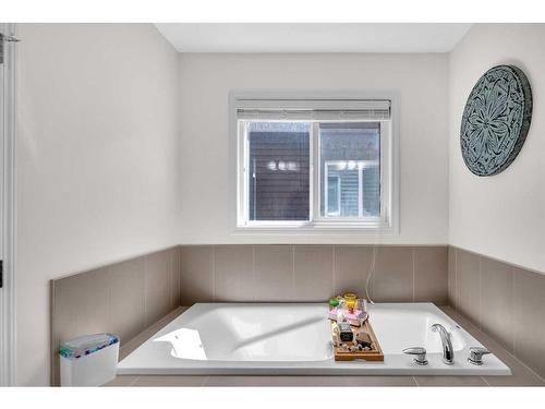 33 Savanna Common Ne, Calgary, AB - Indoor Photo Showing Bathroom