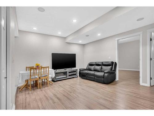 33 Savanna Common Ne, Calgary, AB - Indoor