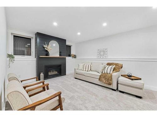 931 Parkwood Way Se, Calgary, AB - Indoor With Fireplace