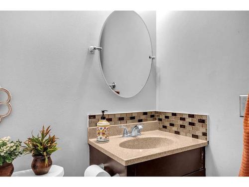10 Falchurch Road Ne, Calgary, AB - Indoor Photo Showing Bathroom