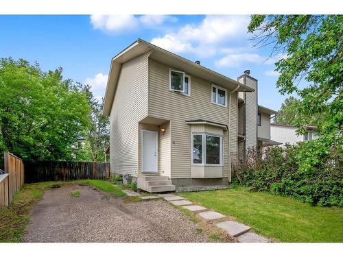 10 Falchurch Road Ne, Calgary, AB - Outdoor