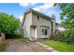 10 Falchurch Road NE Calgary, AB T3J 1H7