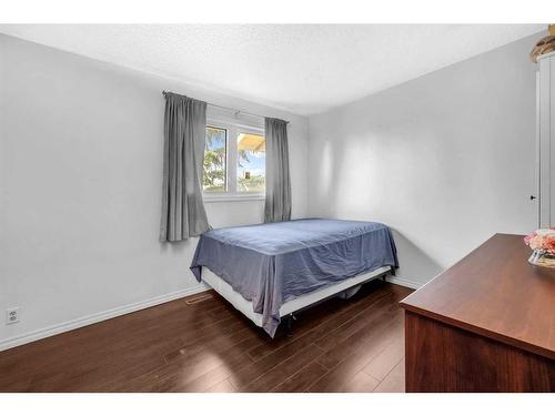 10 Falchurch Road Ne, Calgary, AB - Indoor Photo Showing Bedroom