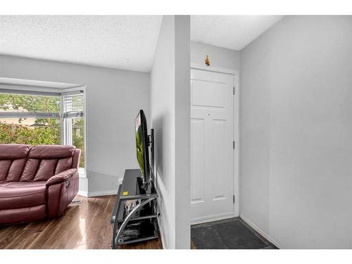 10 Falchurch Road Ne, Calgary, AB - Indoor Photo Showing Other Room